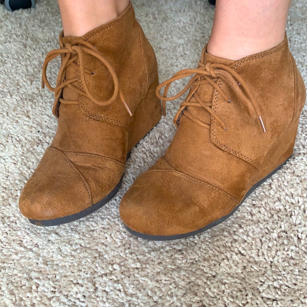 Women’s ankle booties